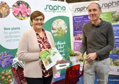Valérie Lebourgeois and Jean-Paul Davidse of Sapho presenting the new compact agapanthus Nina White , abundant flowering and long-lasting.